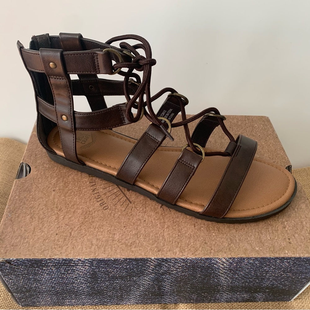 True Craft Mikie Gilly Sandals